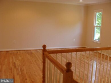 618 Falmouth Ct, Sykesville, MD 21784 - photo 2