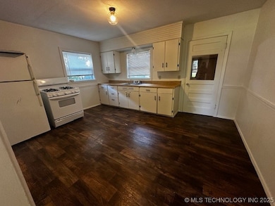 231 W 14th St, Ada, OK 74820 - photo 3