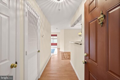 8075 Lacy Dr unit 303, Manassas, VA 20109 - photo 5