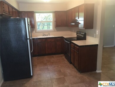 1317 Wall St, San Marcos, TX 78666 - photo 2