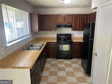 8601 Cedar Creek Ridge, Riverdale, GA 30274 - photo 6