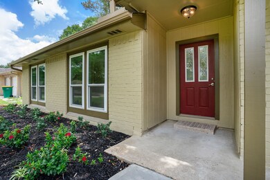 1008 Lost River Dr, Friendswood, TX 77546 - photo 4