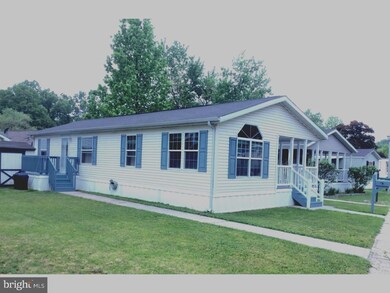 B11 Thomas St, East Windsor, NJ 08520 - photo 2