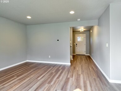 348 SW Mt Rainier St, McMinnville, OR 97128 - photo 2