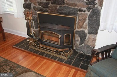 8127 Glen Gary Rd, Parkville, MD 21234 - photo 3