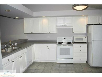 2508 Windbreak Ln unit 18, Lansing, MI 48910 - photo 6