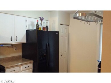 Kitchen - Refrigerator conveys