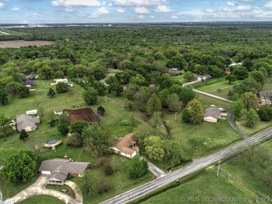 603 E 16th St, Chouteau, OK 74337 - photo 5