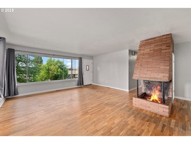 Living Room/Entrance