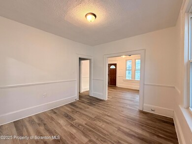 1104 Dartmouth St, Scranton, PA 18504 - photo 4
