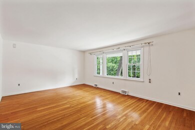 8902 Carlisle Rd, Glenside, PA 19038 - photo 7