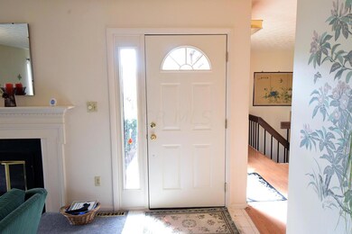 8 Inside Front Entry DSC_0003