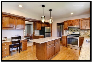 2465 Remington Dr, Naperville, IL 60565 - photo 5