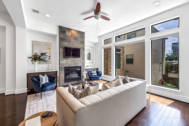 Livingroom with fireplace
