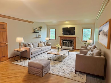 920 Oakwood Ln unit B, Brookfield, WI 53045 - photo 3