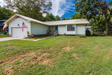 7303 Shamrock Ln-3