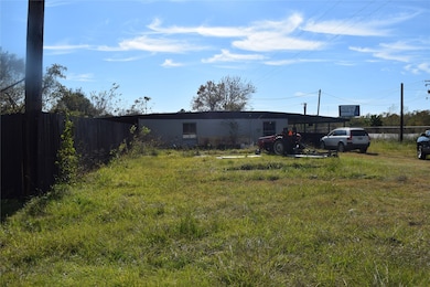 2770 N Gordon St, Alvin, TX 77511 - photo 7