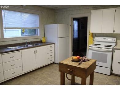 229 E Darwin St, Athena, OR 97813 - photo 6