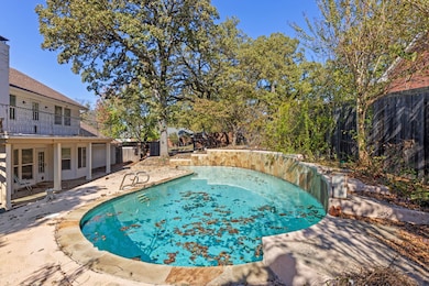 817 Sylvan Dr, Fort Worth, TX 76120 - photo 3