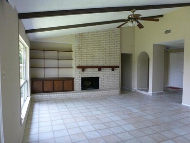 16907 Bougainvilla Ln, Friendswood, TX 77546 - photo 2