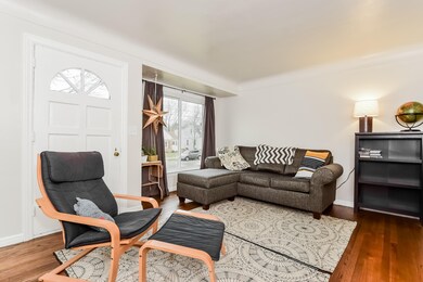 006-Living_Room-2554989-large