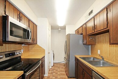 5663 Birchmont Dr unit 4, Houston, TX 77091 - photo 6