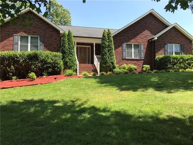 170 Barringer Dr, Statesville, NC 28625 - photo 2