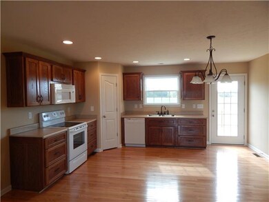 1803 Lakin Ln, Columbia, TN 38401 - photo 3