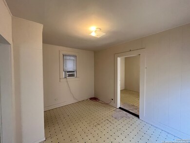 213 Cadwallader St unit 3, San Antonio, TX 78212 - photo 6