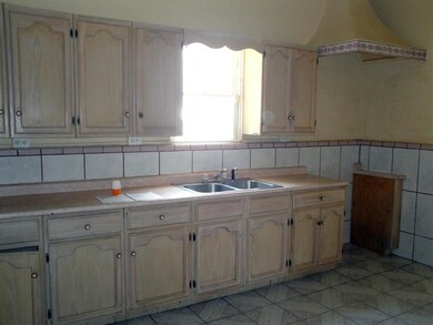 420 Garfield St, Laredo, TX 78040 - photo 4