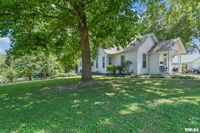 262 S Morgan St, Virginia, IL 62691 - photo 4