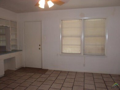 2836 Amy Ln, Tyler, TX 75701 - photo 2