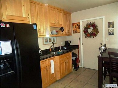 Beautiful Oak Cabinets With Granite Counter tops &