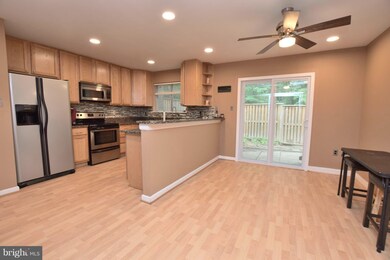 11122 Forest Edge Dr, Reston, VA 20190 - photo 7