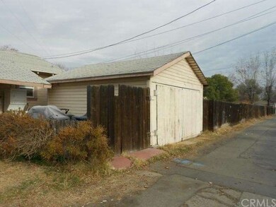 det 2 car garage...