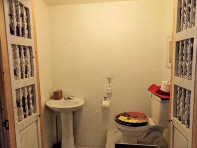 453 NE 12th St, Grants Pass, OR 97526 - photo 6