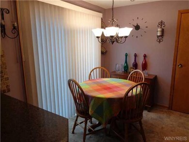 Kitchen Dining Slider to patio, hot tub and fenced