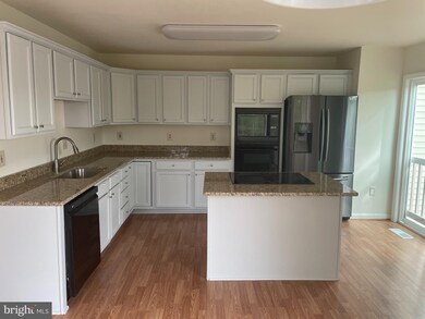 13129 Plotner Farm Rd, Herndon, VA 20171 - photo 2