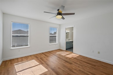 Unfurnished room featuring dark wood-style floors and ceiling fan