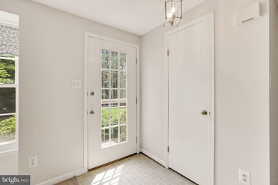 1605 Fieldthorn Dr, Reston, VA 20194 - photo 4