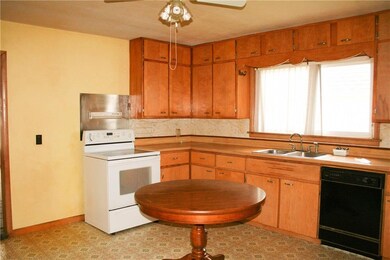 231 E Clay St, Osceola, IA 50213 - photo 4