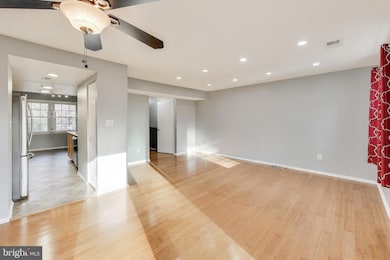 5769 Yellowrose Ct, Columbia, MD 21045 - photo 5