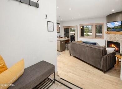 4192-Spruce-Way-109_03_Edit