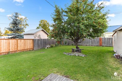 Large Fenced Yd