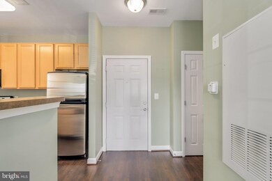 42496 Mayflower Terrace unit 104, Ashburn, VA 20148 - photo 4