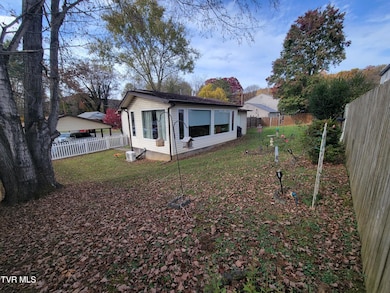 1448 Piedmont St, Johnson City, TN 37601 - photo 5