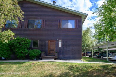 Front Entry w/Planters