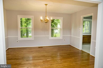 6636 Haycock Rd, Falls Church, VA 22043 - photo 5