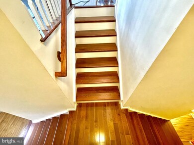 22908 Chestnut Oak Terrace, Sterling, VA 20166 - photo 3