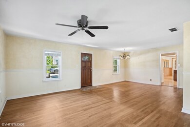 524 W 3rd St, Elmhurst, IL 60126 - photo 3